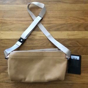 NWT Bellroy cross body bag